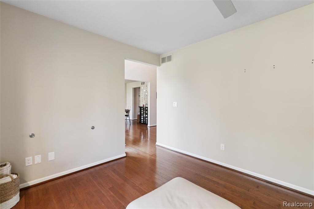 418 Greenan Lane, Lake Orion, MI 48362 — Photo 10