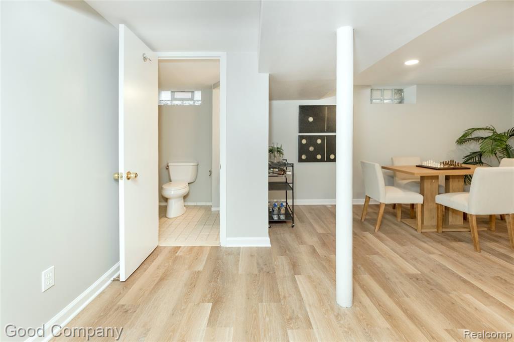 702 Orchard View Drive, Royal Oak, MI 48073 — Photo 23