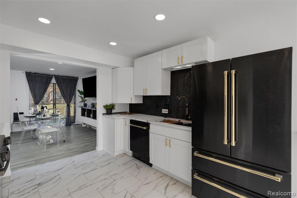 7406 Pebble pt, West Bloomfield, MI — Photo 14
