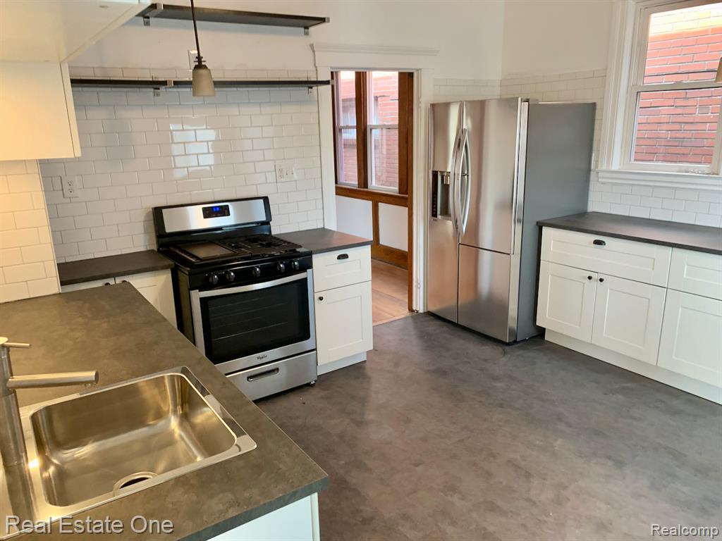 2454 Florian Street, Hamtramck, MI 48212 — Photo 39