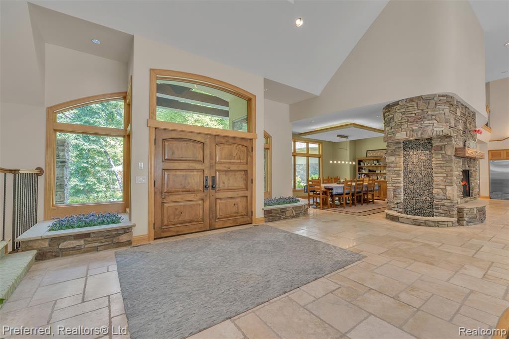 12196 Woodline Drive, Fenton, MI 48430 — Photo 10