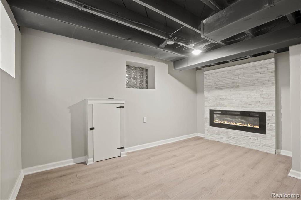 473 CHALMERS Street, Detroit, MI 48215 — Photo 35