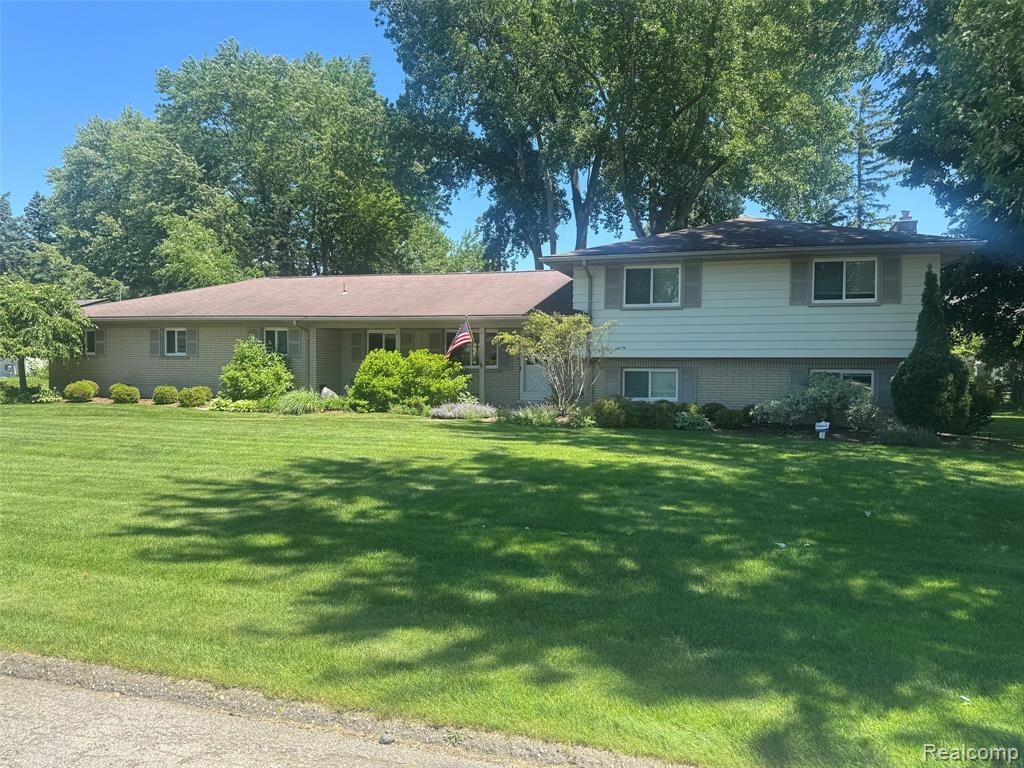 6925 Windham Lane, Bloomfield Hills, MI 48301 — front exterior
