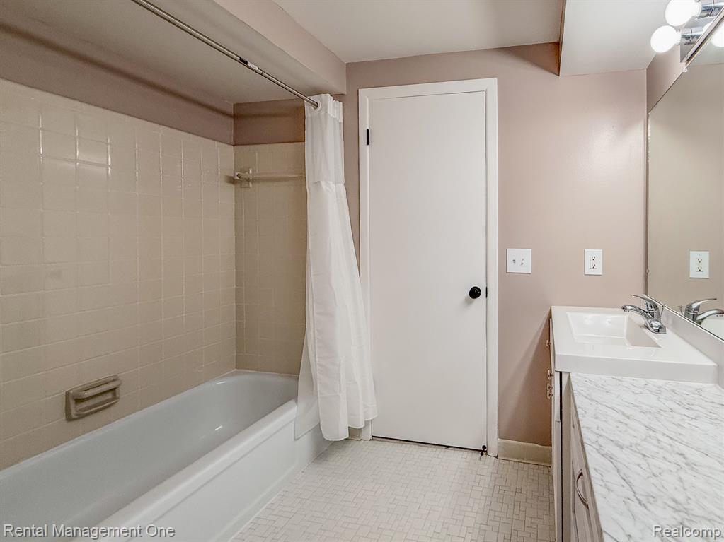 5326 FALMOUTH Drive, Troy, MI 48085 — Photo 24