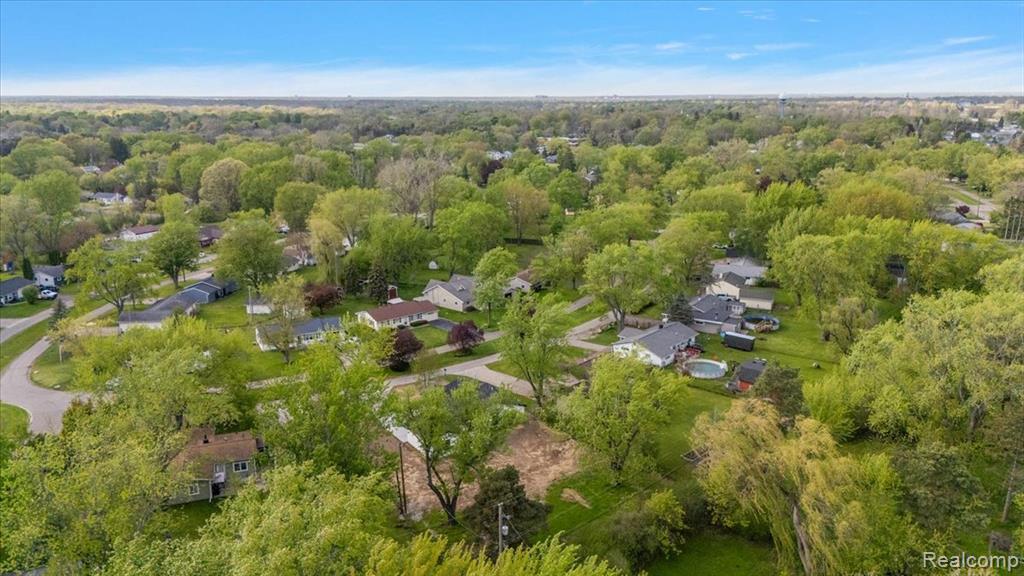6165 Woodsdale Drive, Grand Blanc, MI 48439 — Photo 45