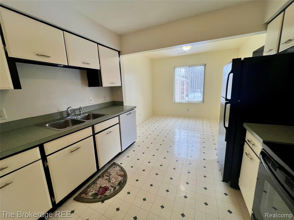 407 W Highland Road, A4, Howell, MI 48843 — Photo 4