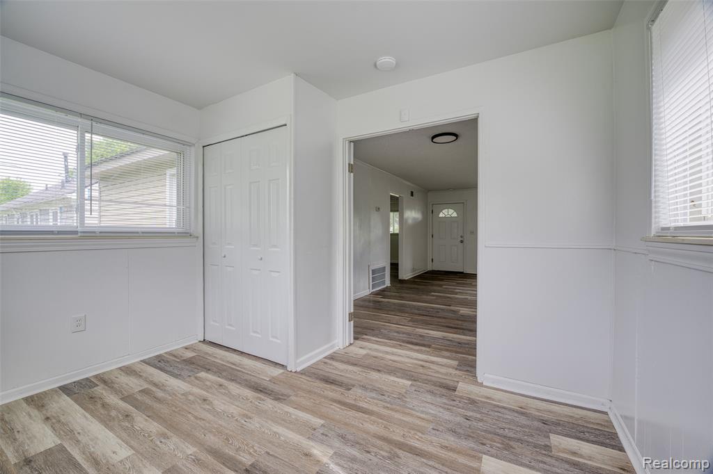 585 Olds Street, Ypsilanti, MI 48198 — Photo 13