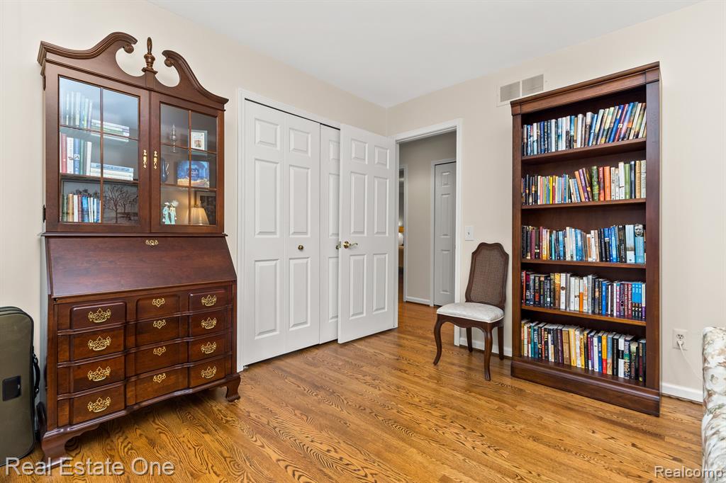 4342 MEADOW Lane, Orchard Lake Village, MI 48323 — Photo 29