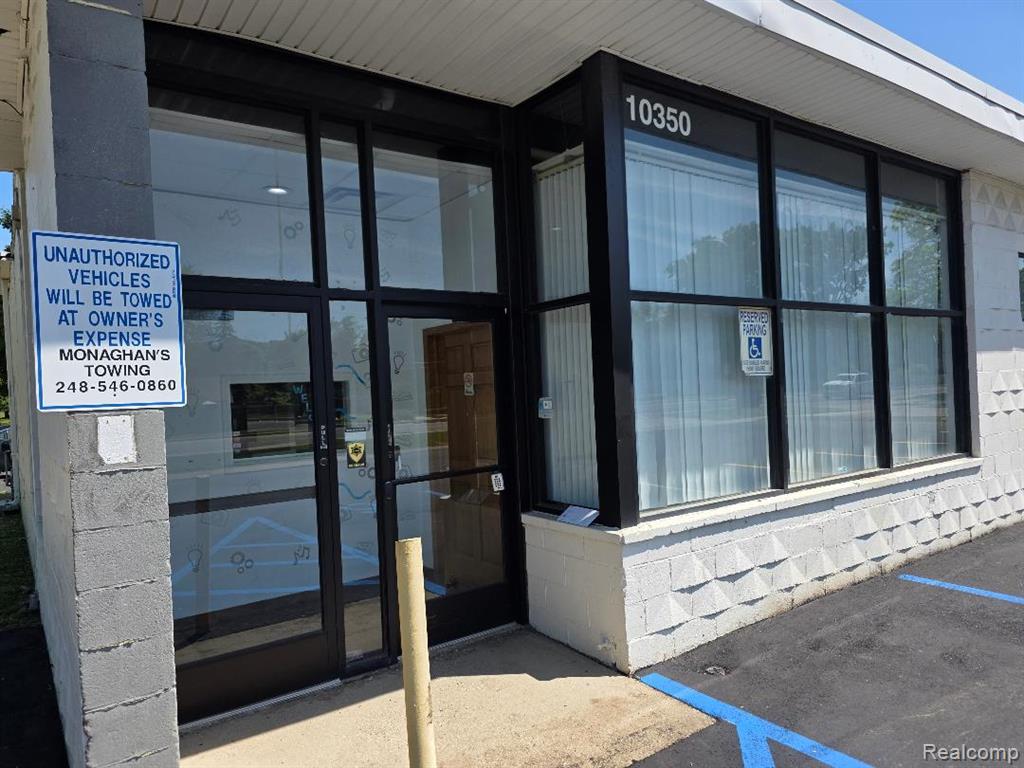 10350 W 9 Mile Road, Oak Park, MI 48237