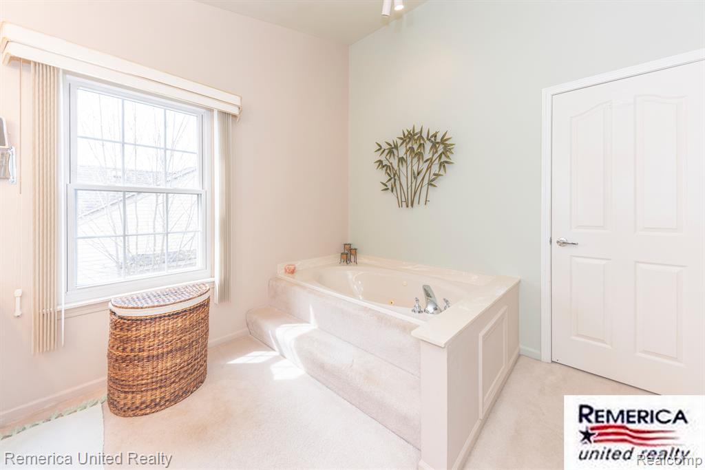 46206 LARCHMONT Drive, Canton, MI 48187 — Photo 29