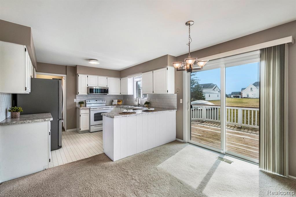 6040 E HILL Road, Grand Blanc, MI 48439 — Photo 7