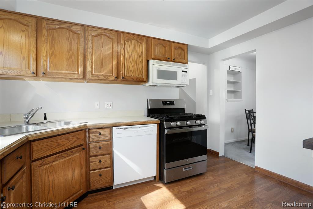 9030 TEXAS Street, Livonia, MI 48150 — Photo 8