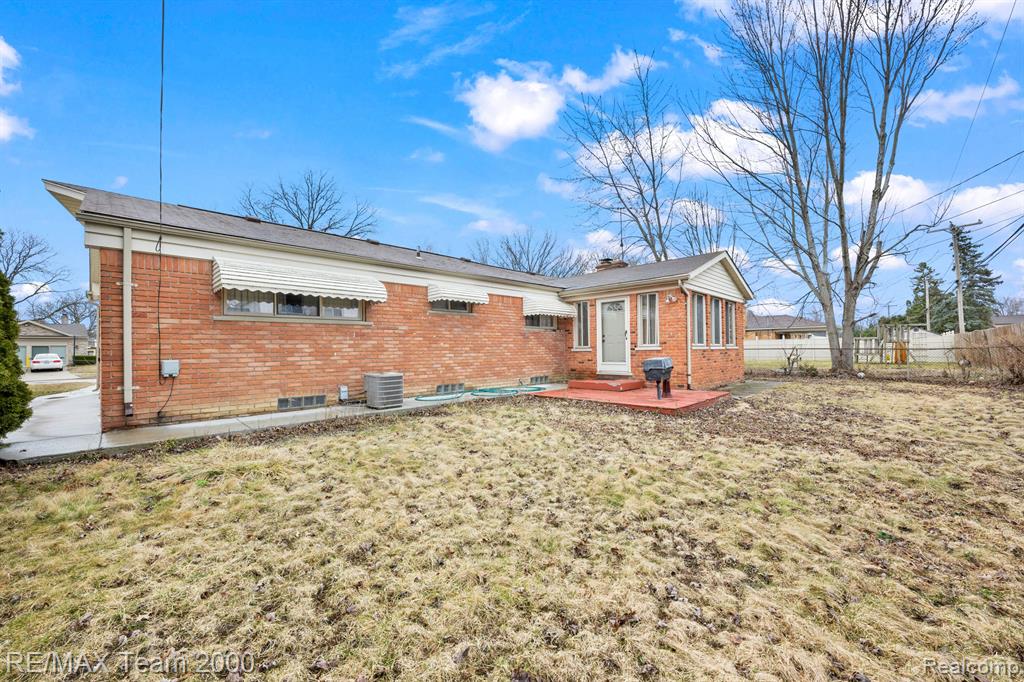 625 CENTRALIA Street, Dearborn Heights, MI 48127 — Photo 5