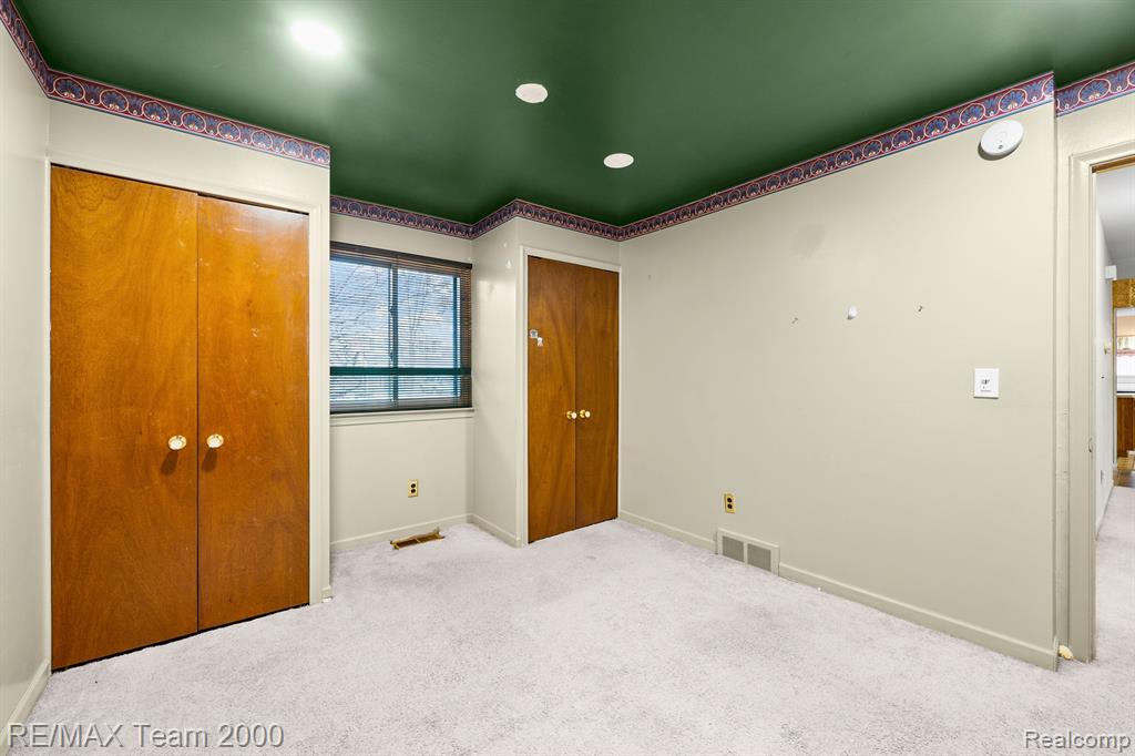 625 CENTRALIA Street, Dearborn Heights, MI 48127 — Photo 17