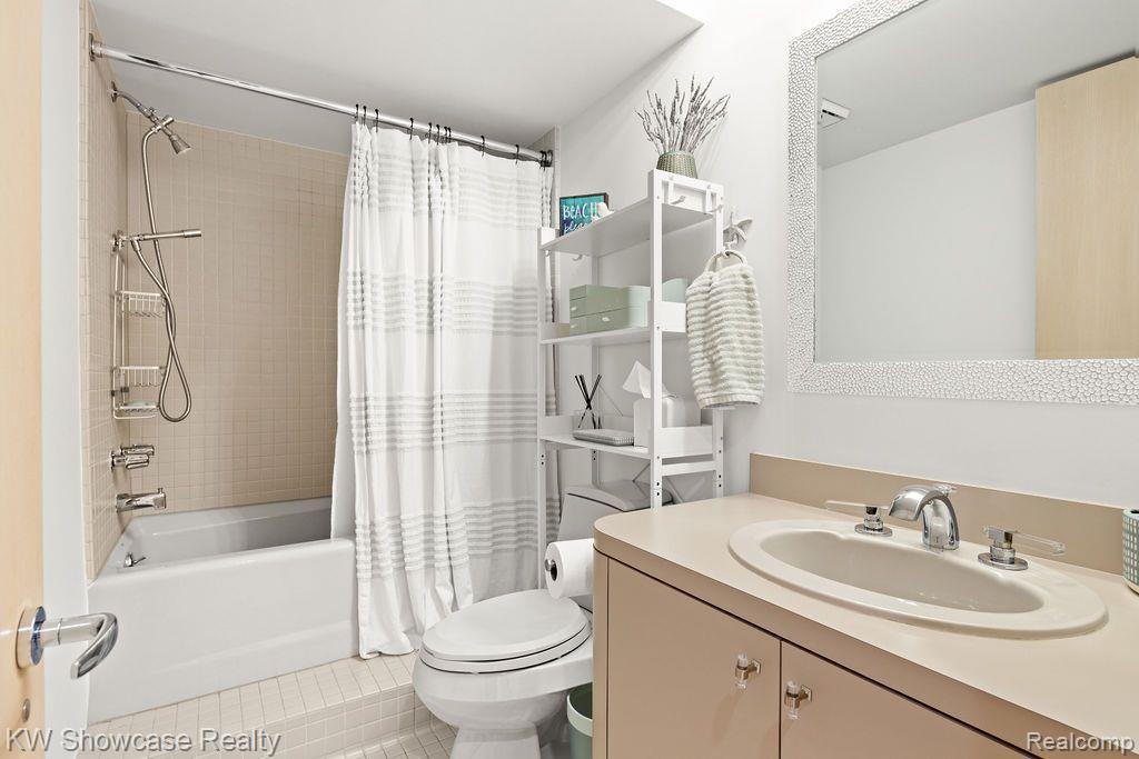 5028 OAKWOOD COURT, Commerce Twp, MI 48382 — Photo 53