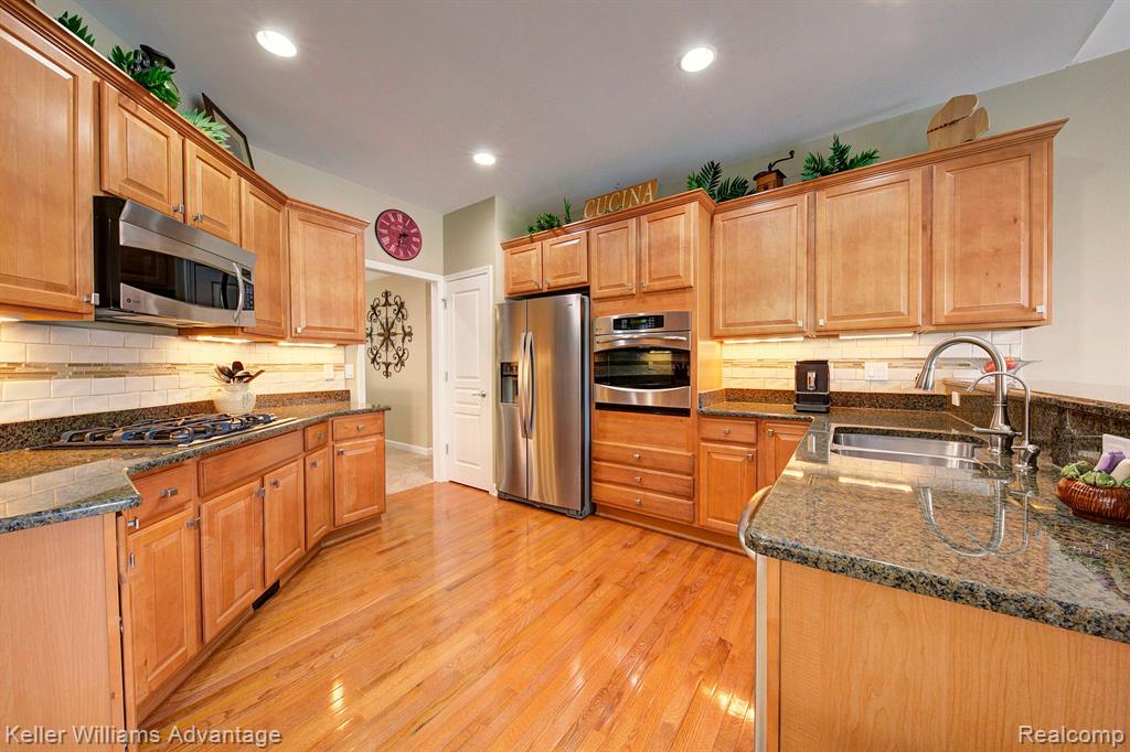 49074 RAINBOW Lane N, Northville, MI 48168 — Photo 9