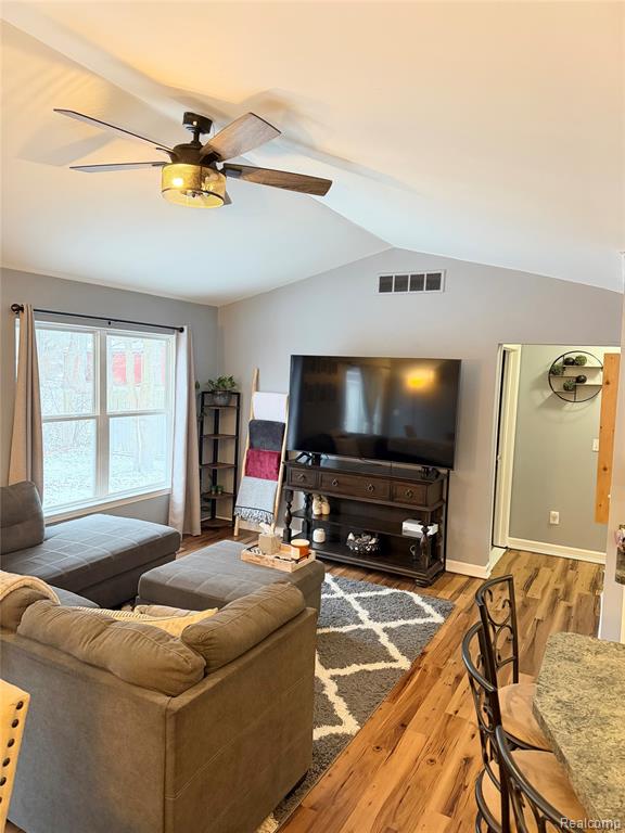 8645 Country Club Drive, Pinckney, MI 48169 — Photo 11