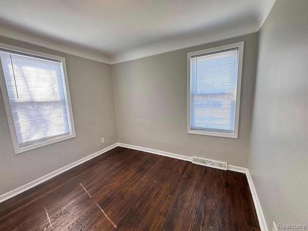 7012 CADILLAC Avenue, Warren, MI 48091 — Photo 8