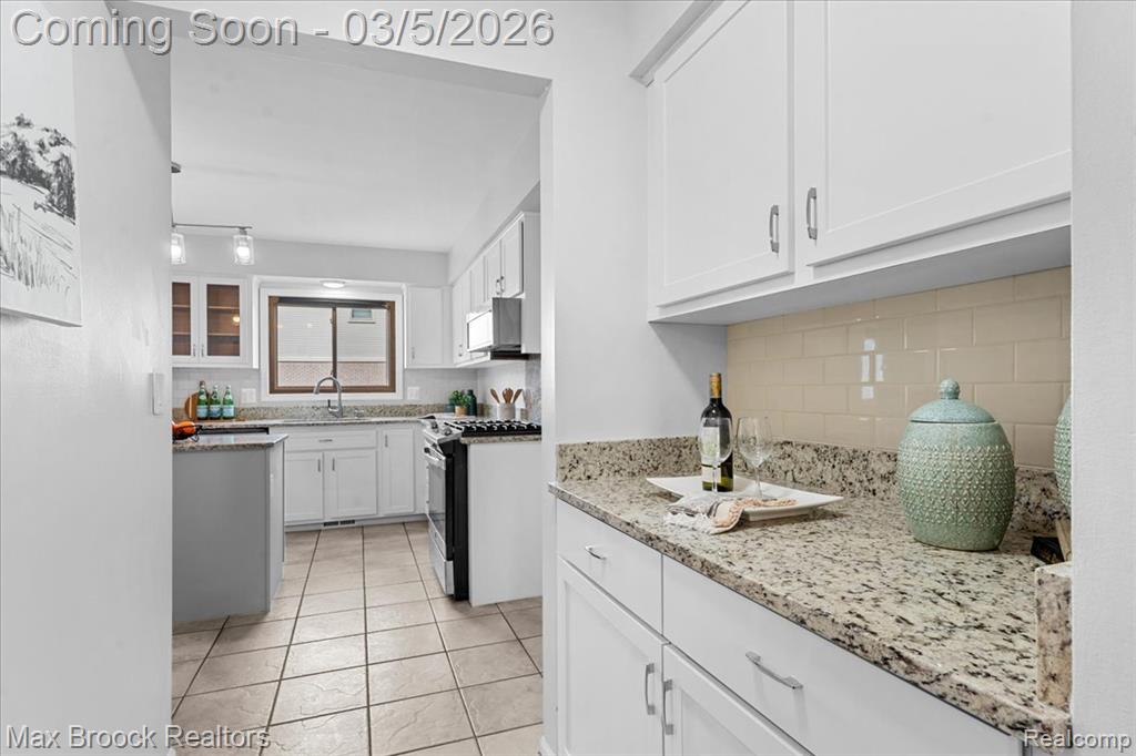 20237 Southampton Drive, Livonia, MI, 48152