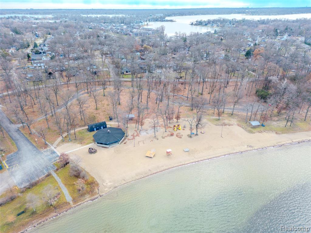 715 Lakeside Drive, Waterford, MI 48328 — Photo 4