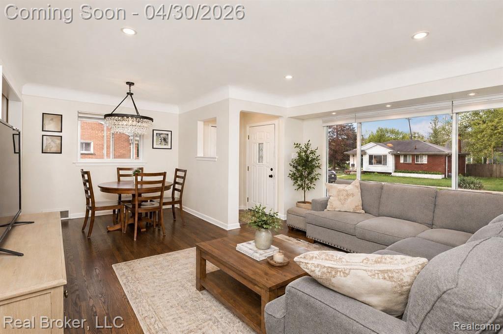 8410 Northfield Boulevard, Oak Park, MI 48237 — Photo 5