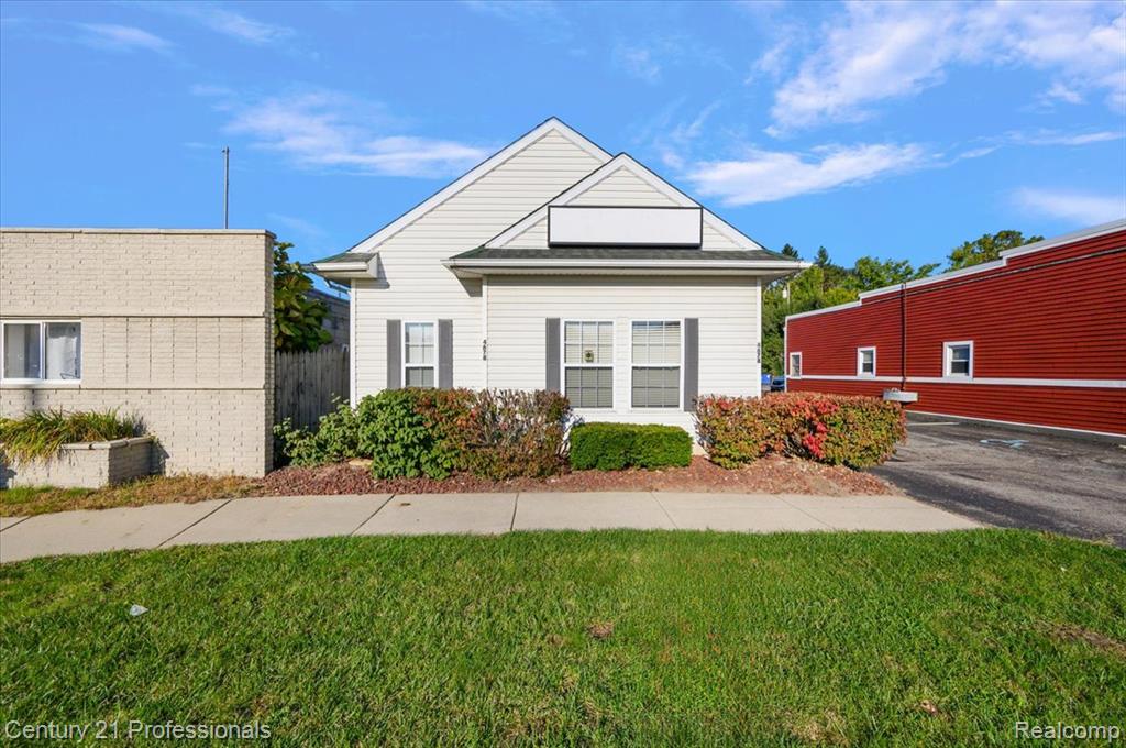 4678 Dixie Highway, Waterford, MI