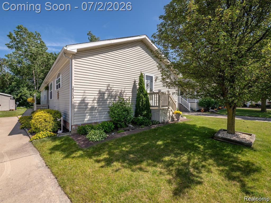29703 Vinewood Lane, Gibraltar, MI — Photo 2