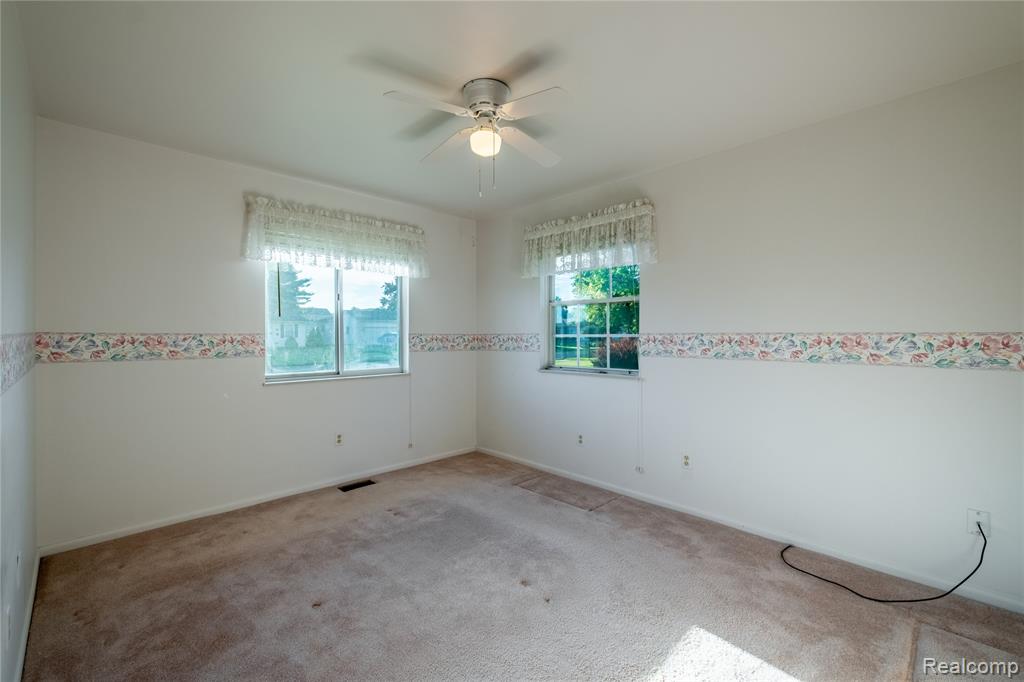 6120 King Arthur Drive, Swartz Creek, MI 48473 — Photo 9