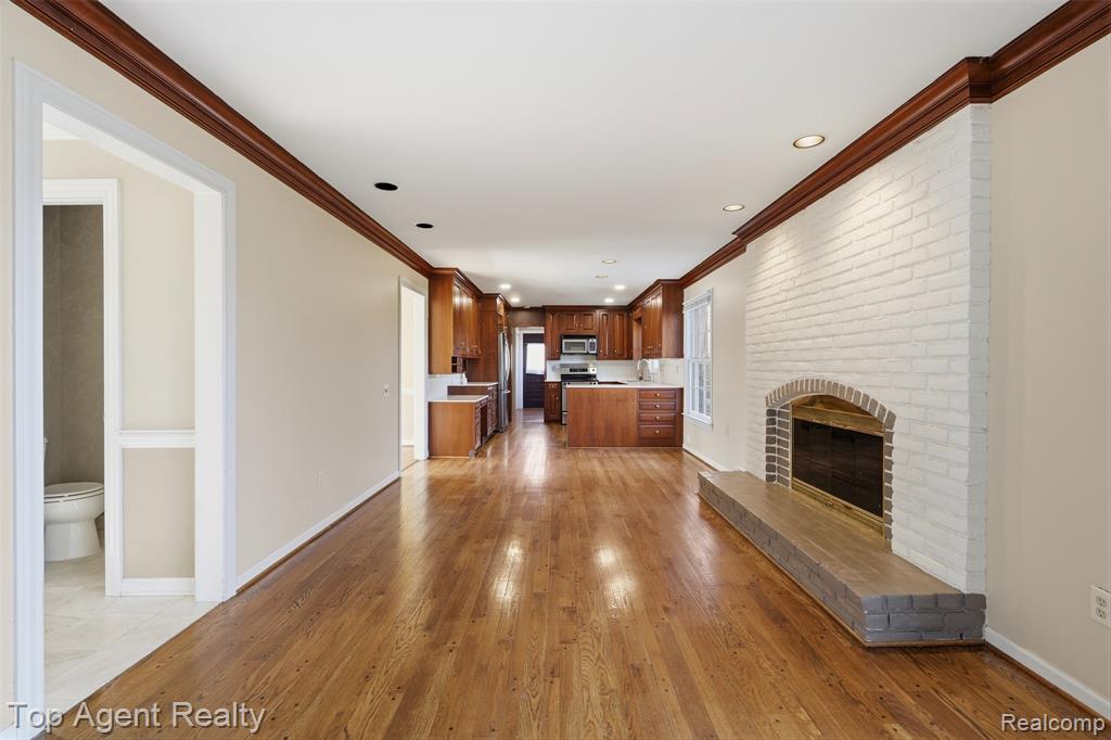 Kitchen featuring a peninsula, stainless steel appliances, light wood finished floors, tasteful backsplash, and recessed lighting