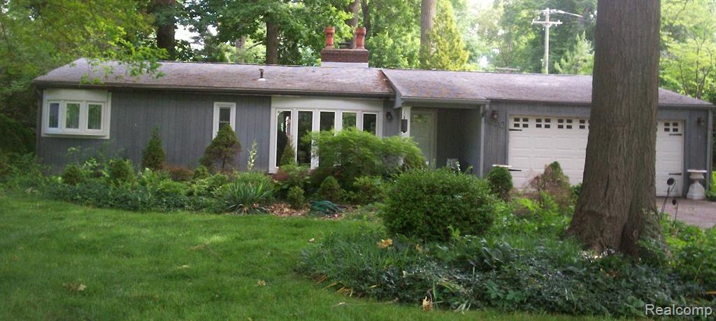 9020 Bellevue Road, Grosse Ile, MI 48138 — front exterior