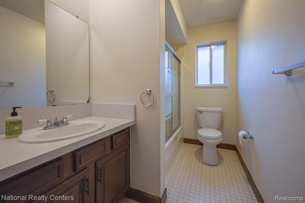 47445 DEQUINDRE Road, Rochester Hills, MI 48307 — Photo 14