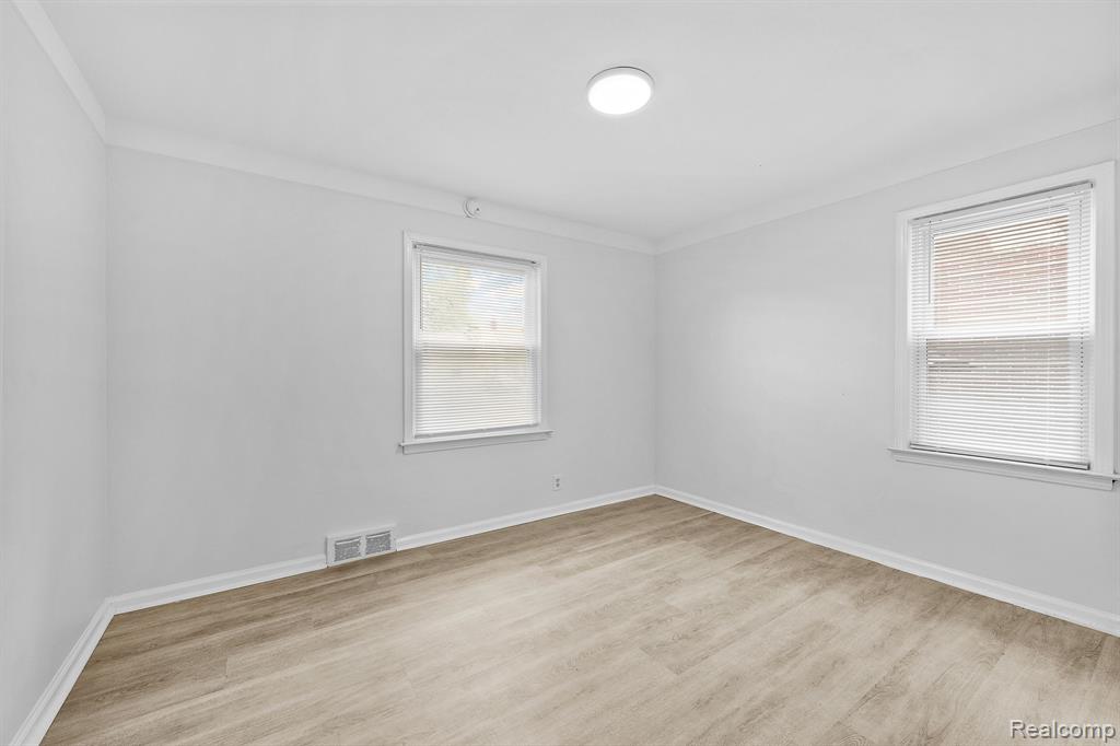 839 E HAYES Avenue, Hazel Park, MI 48030 — Photo 17