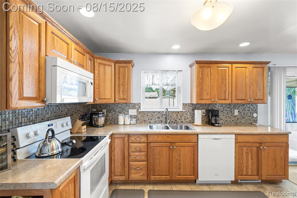 7822 Hillcrest Boulevard, Westland, MI — Photo 8