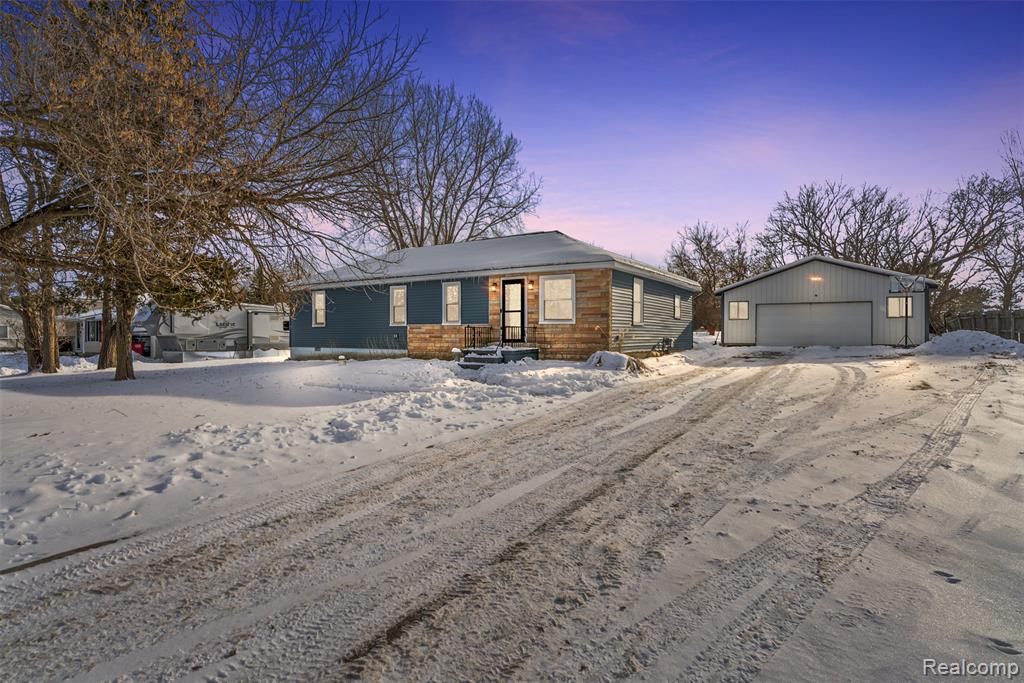 1268 E Dodge Road, Mount Morris, MI 48458 — front exterior