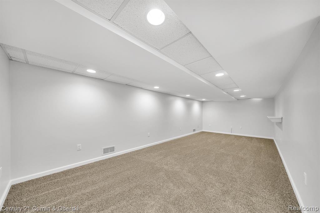 430 S WILLIAMSBURY Road, Bloomfield Hills, MI 48301 — Photo 18