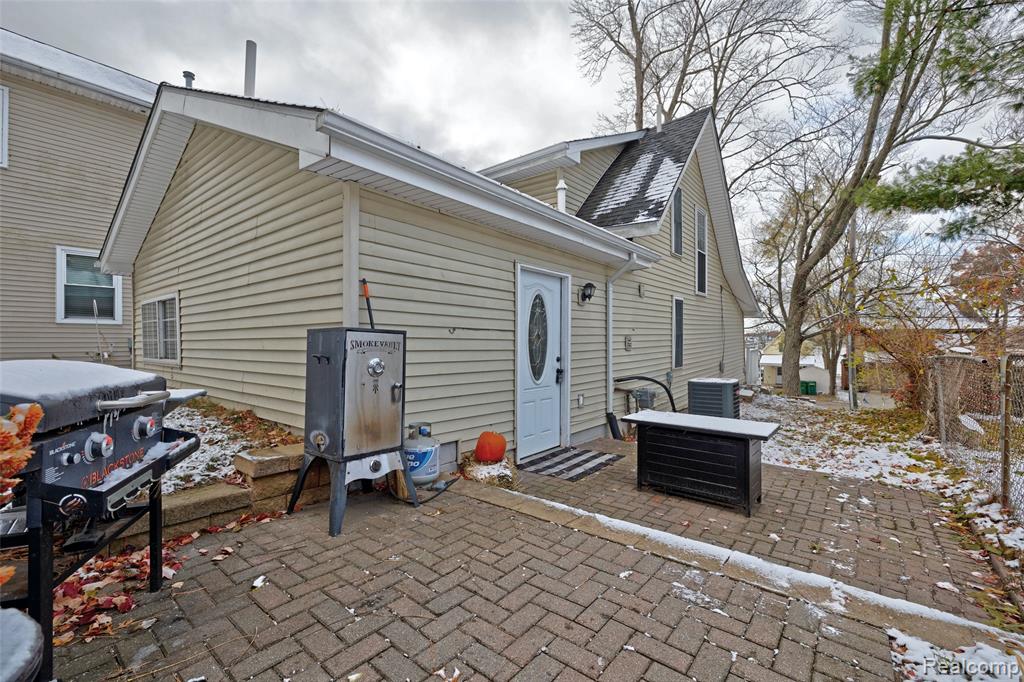 126 N North Shore Drive, Lake Orion, MI 48362 — Photo 6