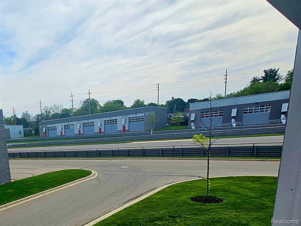 48 PIT Lane, Pontiac, MI 48341 — Photo 21