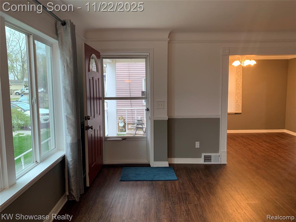 462 Algene Street, Lake Orion, MI 48362 — Photo 9