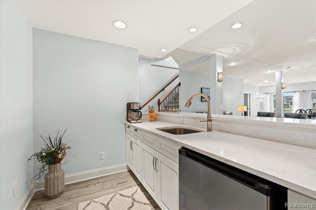 8393 BOULDER SHORES Drive, South Lyon, MI 48178 — Photo 44