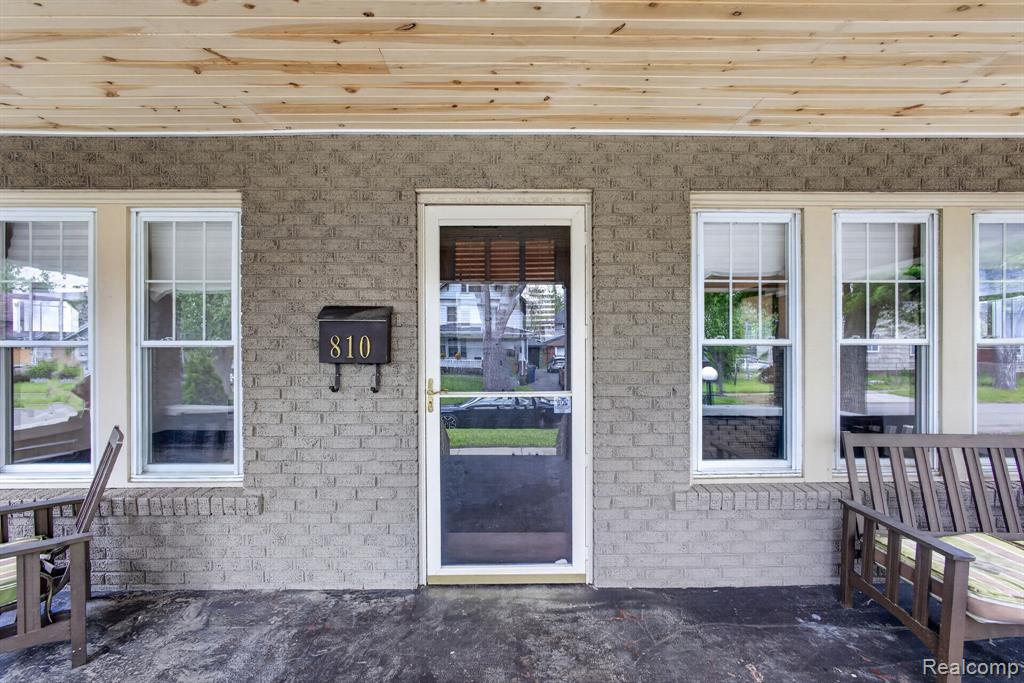810 E 8th Street, Flint, MI 48503 — Photo 2