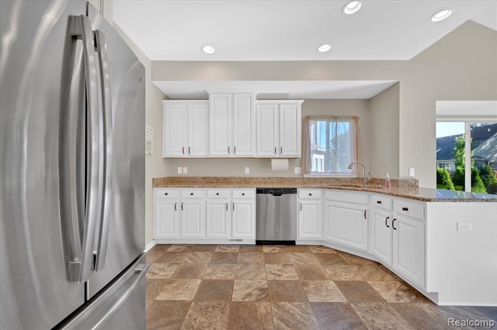50088 Watling Street, 99, Shelby Twp, MI 48317 — Photo 12