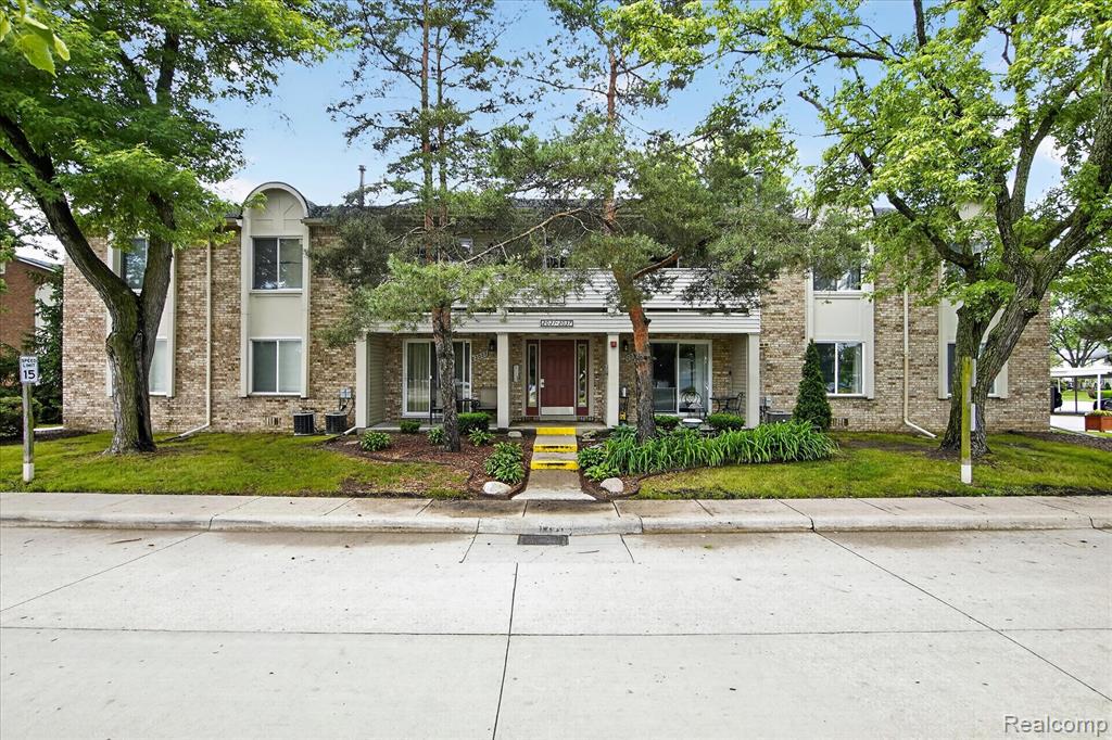 2037 E Franklin Drive, Canton, MI 48187 — Photo 4