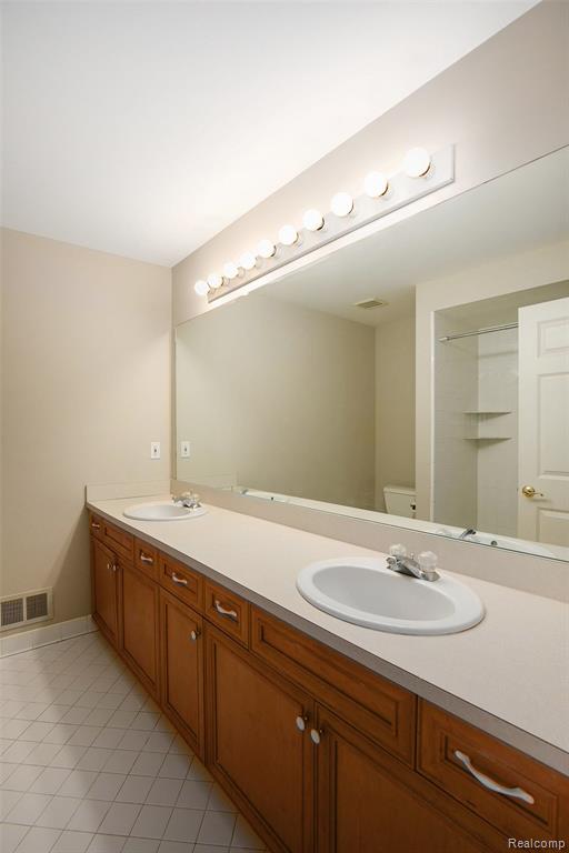 5641 Golf Pointe Drive, Clarkston, MI 48348 — Photo 33
