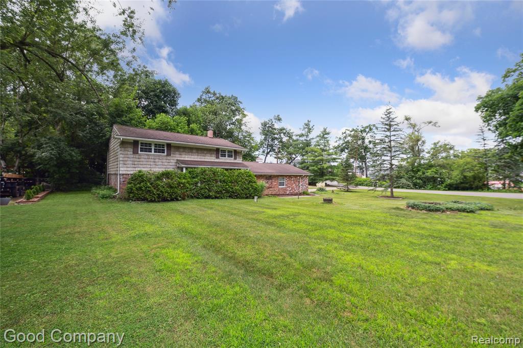 2289 Paulette Drive, Wolverine Lake, MI 48390 — Photo 2