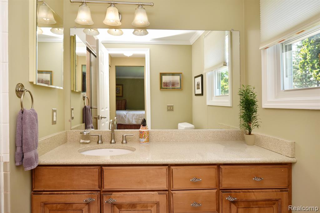 5544 WHITE HALL Circle, West Bloomfield, MI 48323 — Photo 22