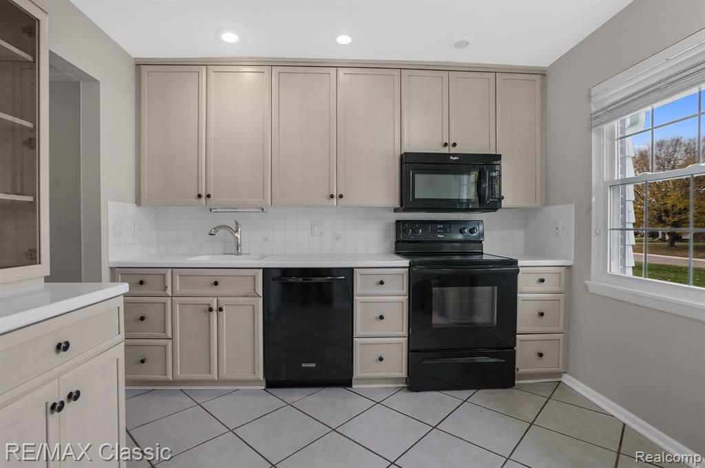 19580 CRYSTAL LAKE Drive, Northville, MI 48167 — Photo 9