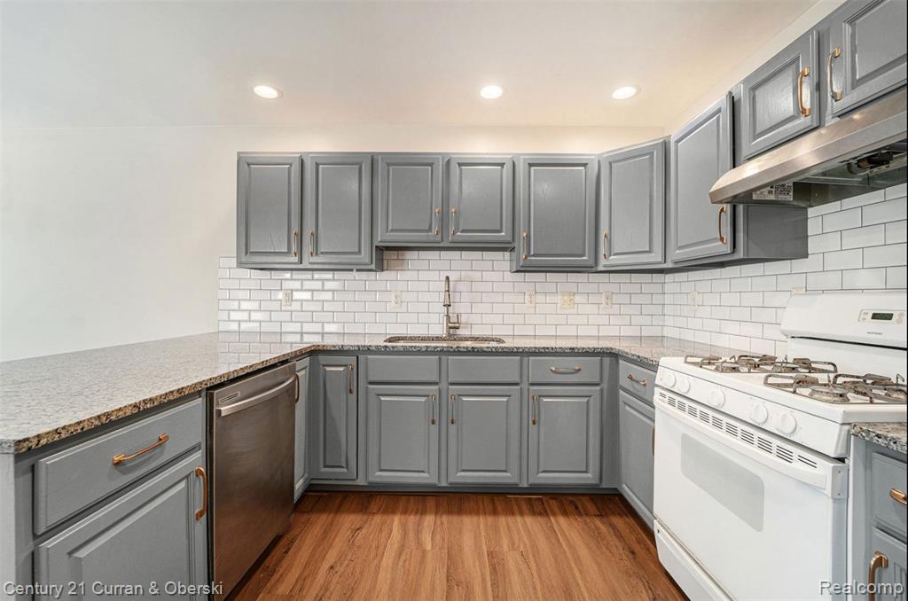 896 Saint Clair Street, Grosse Pointe, MI 48230 — Photo 10