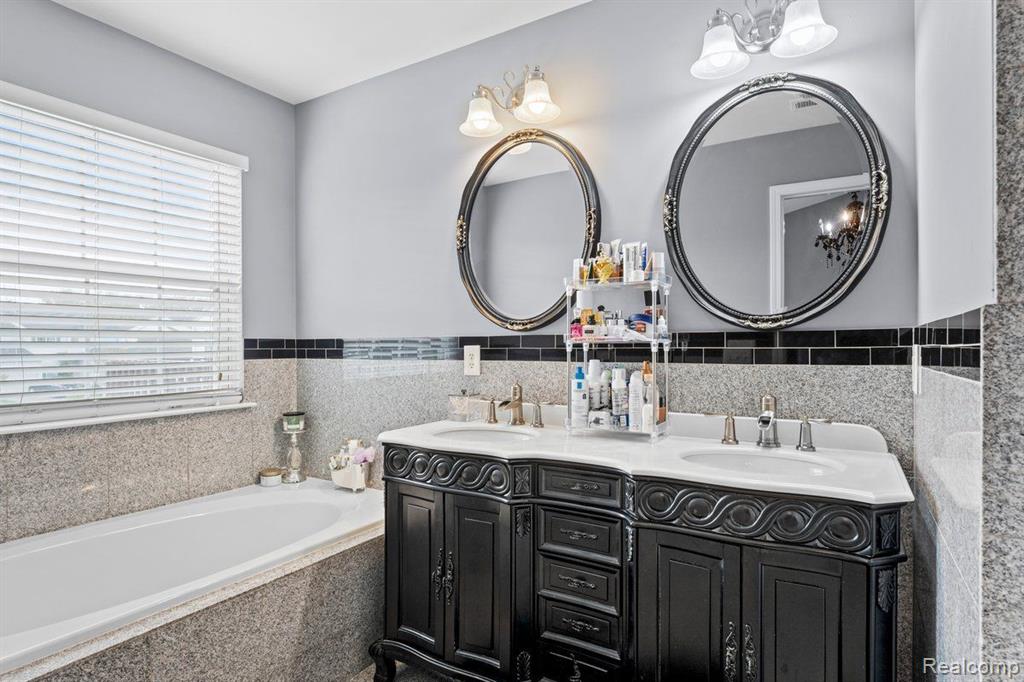 26626 KIRKWAY Circle, Woodhaven, MI 48183 — Photo 16