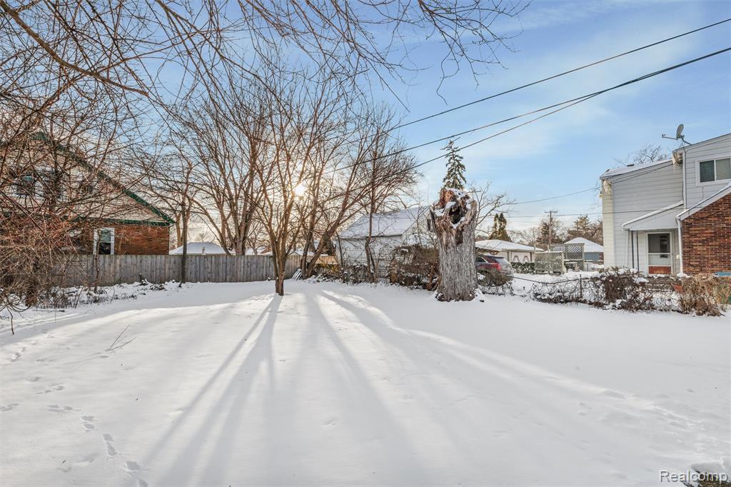15358 Charles R Avenue, Eastpointe, MI 48021 — Photo 5