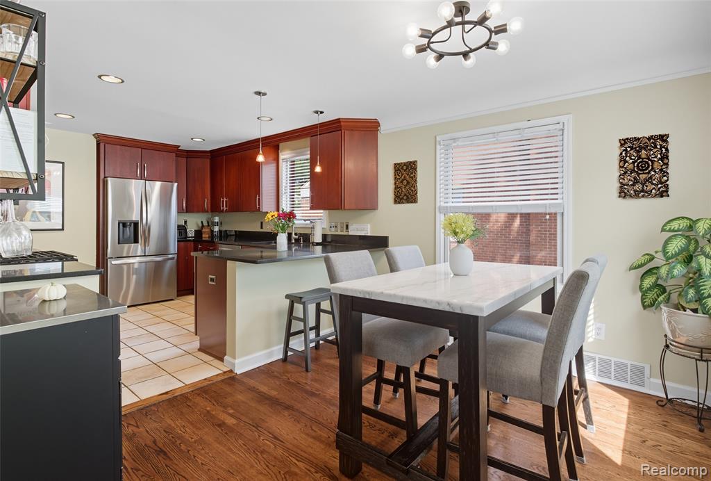 10554 Nadine Avenue, Huntington Woods, MI — Photo 12